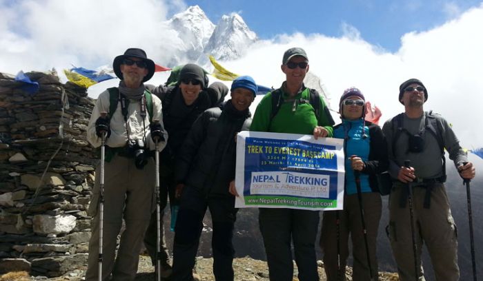 American trekker heading toward Everest base camp