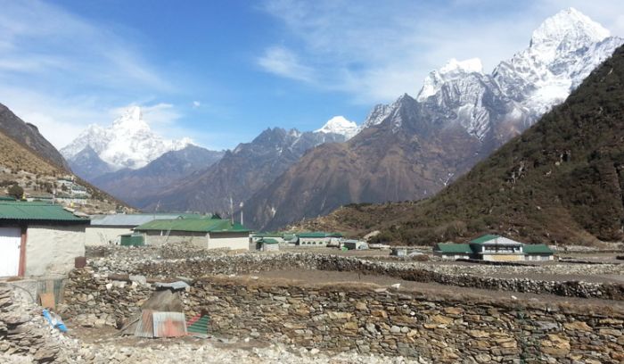 khumjung sherpa village located at 3860m