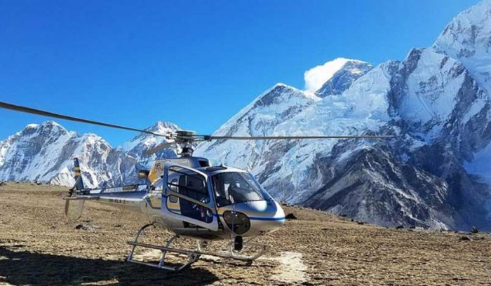 Everest view with helicopter from Kalapattar( 5545m)