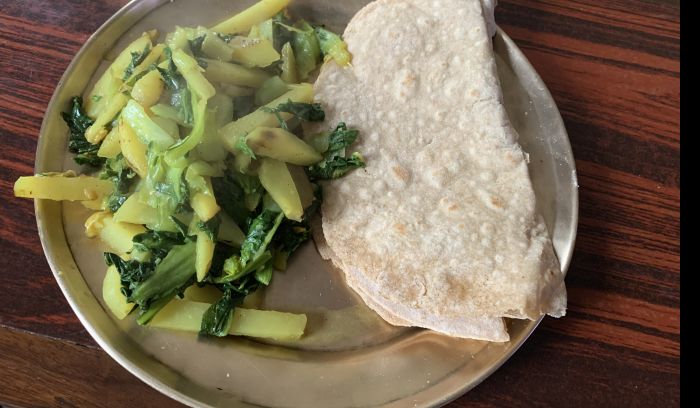 wheat bread with vegetable curry