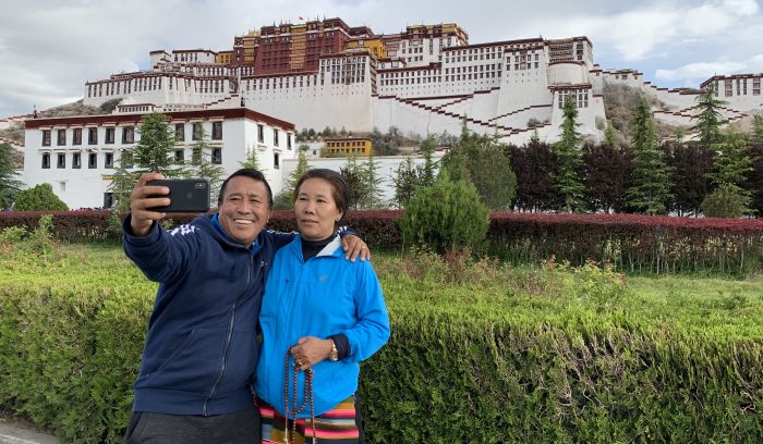 sherpa couple's selfie, Potala Palace, Lhasa