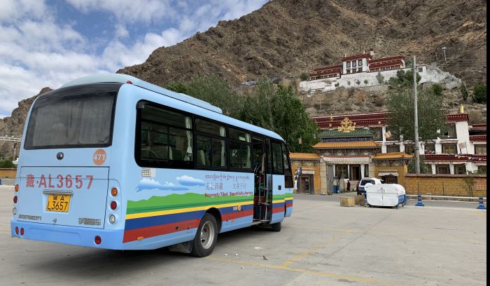 tourist bus & Dorje Drolo monastery in Tibet